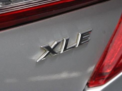 Used 2012 Toyota Camry XLE w/ Leather Pkg image 9
