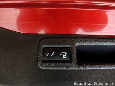 Used 2024 Toyota Venza Limited image 33