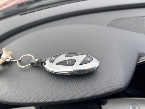Used 2025 Hyundai Elantra Limited FWD image 21