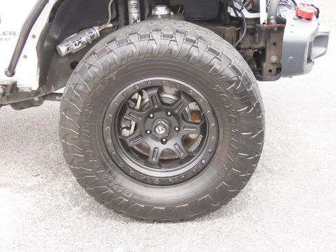 Used 2016 Jeep Wrangler Unlimited Rubicon AWD/4WD image 9