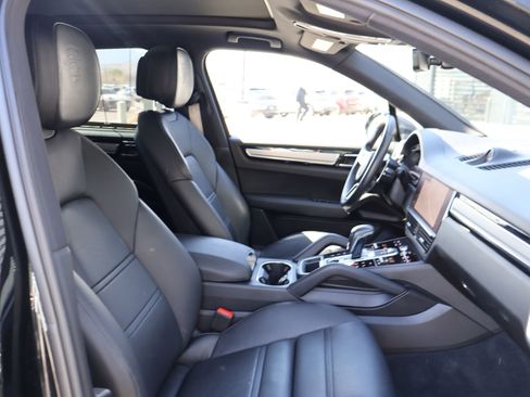 Certified 2023 Porsche Cayenne Platinum Edition AWD/4WD image 26