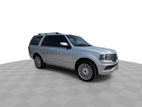Used 2016 Lincoln Navigator Select AWD/4WD image 2