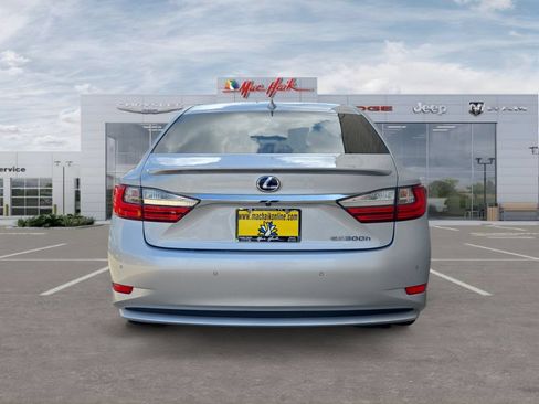 Used 2017 Lexus ES 300h FWD image 4