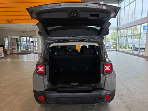 Used 2019 Jeep Renegade Latitude w/ Cold Weather Group AWD/4WD image 24