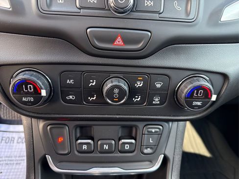 Used 2021 GMC Terrain SLE w/ Driver Convenience Package image 29