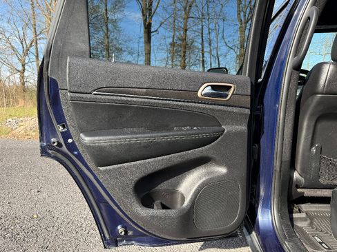 Used 2017 Jeep Grand Cherokee Limited image 24