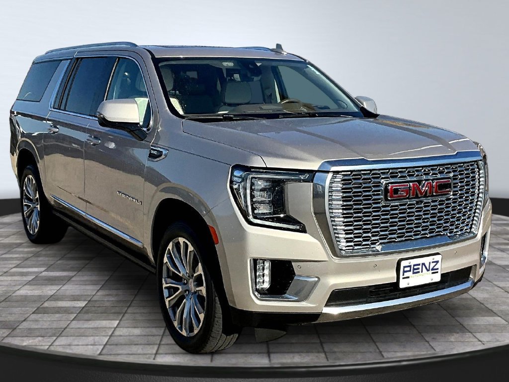 Used 2021 GMC Yukon XL Denali w/ Denali Premium Package AWD/4WD image 3