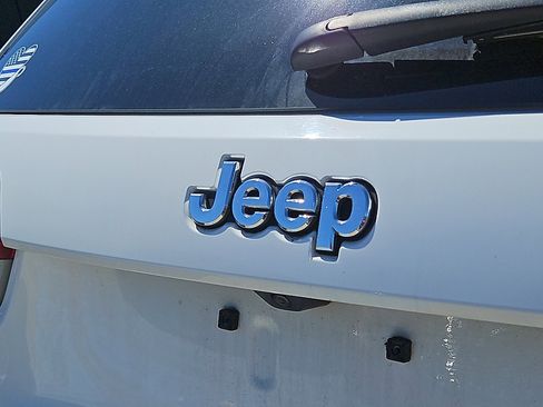 Used 2021 Jeep Grand Cherokee Limited w/ Premium Lighting Group AWD/4WD image 10