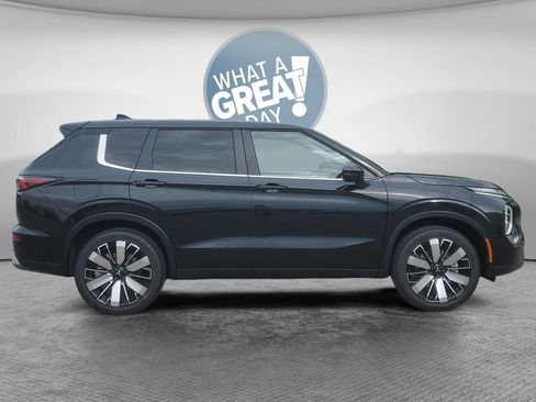 New 2026 Mitsubishi Outlander SE AWD/4WD image 2
