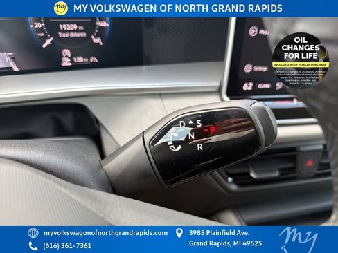 Used 2025 Volkswagen Tiguan SE R-Line AWD/4WD image 30