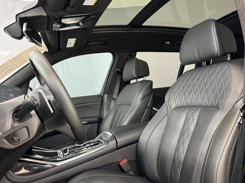 Certified 2025 BMW X7 M60i AWD/4WD image 15