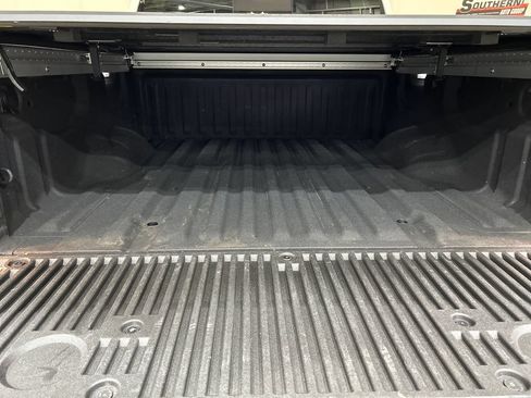 Used 2024 Nissan Titan SV w/ SV Convenience Package AWD/4WD image 5