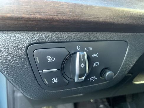 Used 2023 Audi Q5 e Premium w/ Convenience Package image 21