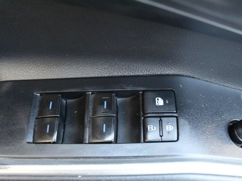 Used 2021 Toyota Highlander L FWD image 31