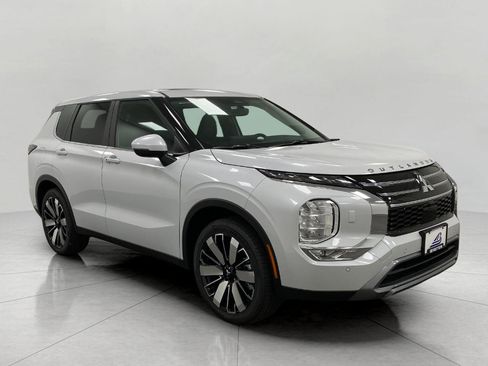 New 2025 Mitsubishi Outlander SE image 1
