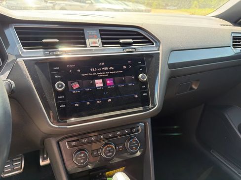 Used 2019 Volkswagen Tiguan SEL Premium R-Line AWD/4WD image 28
