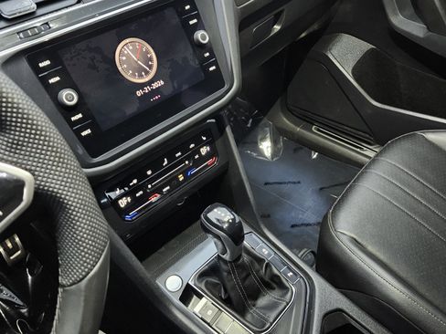 Used 2022 Volkswagen Tiguan SE R-Line image 29