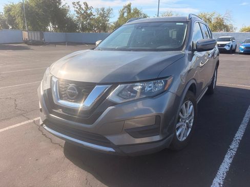 Used 2020 Nissan Rogue SV FWD image 2