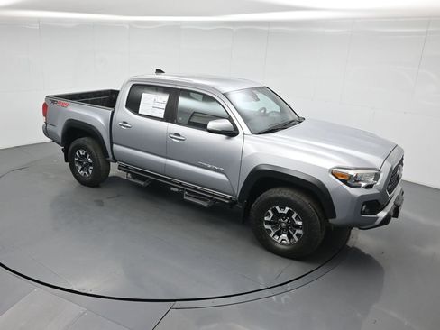 Used 2019 Toyota Tacoma TRD Off-Road w/ Technology Package AWD/4WD image 38