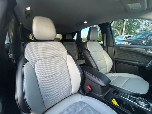 Certified 2024 Ford Escape SE image 30