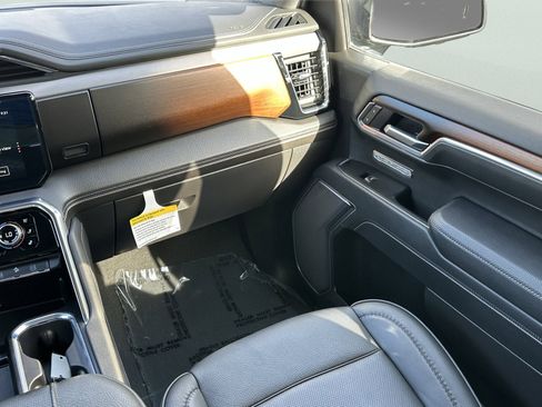 Used 2025 GMC Sierra 1500 Denali w/ Denali Reserve Package AWD/4WD image 16
