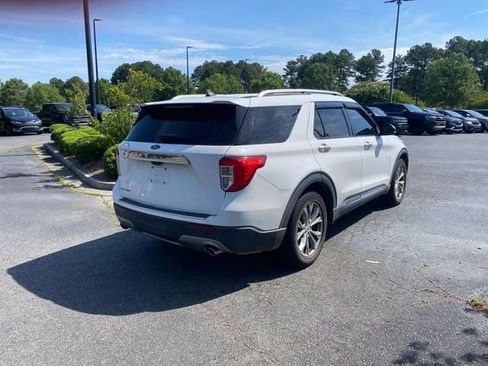 Used 2021 Ford Explorer Limited w/ Equipment Group 301A RWD image 3