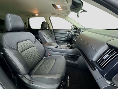 Used 2022 Nissan Pathfinder SV image 24