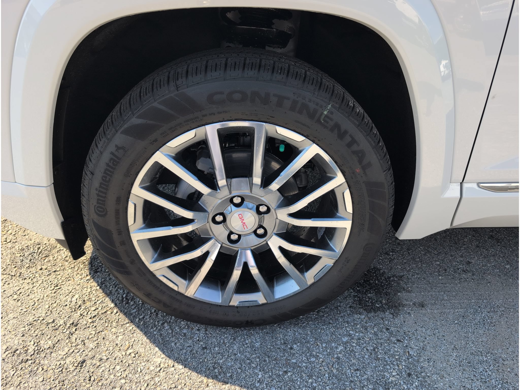 New 2027 GMC Terrain Denali w/ LPO, Floor Liner Package AWD/4WD image 2