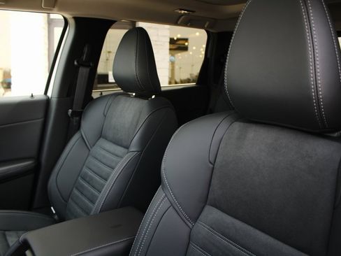 New 2025 Mitsubishi Outlander SE image 17