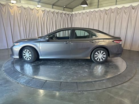 Used 2018 Toyota Camry LE FWD image 7