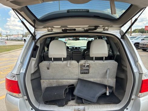 Used 2012 Toyota Highlander Limited w/ Tow Pkg FWD image 8