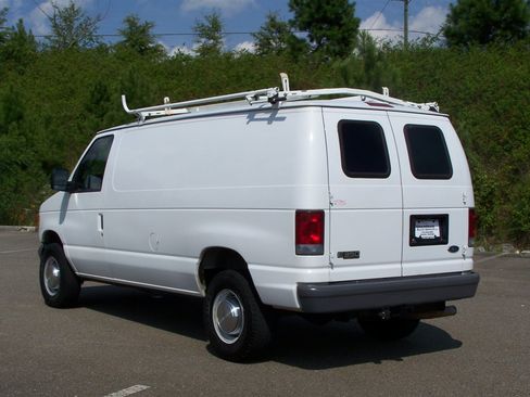 Used 2005 Ford E-350 and Econoline 350 Super Duty image 2