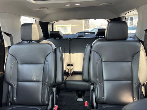 Used 2020 Chevrolet Traverse RS image 35