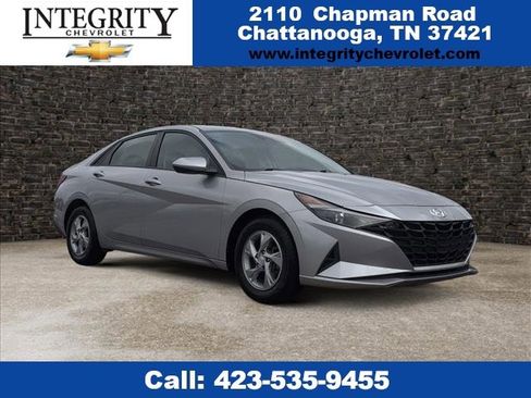 Used 2023 Hyundai Elantra SE image 1