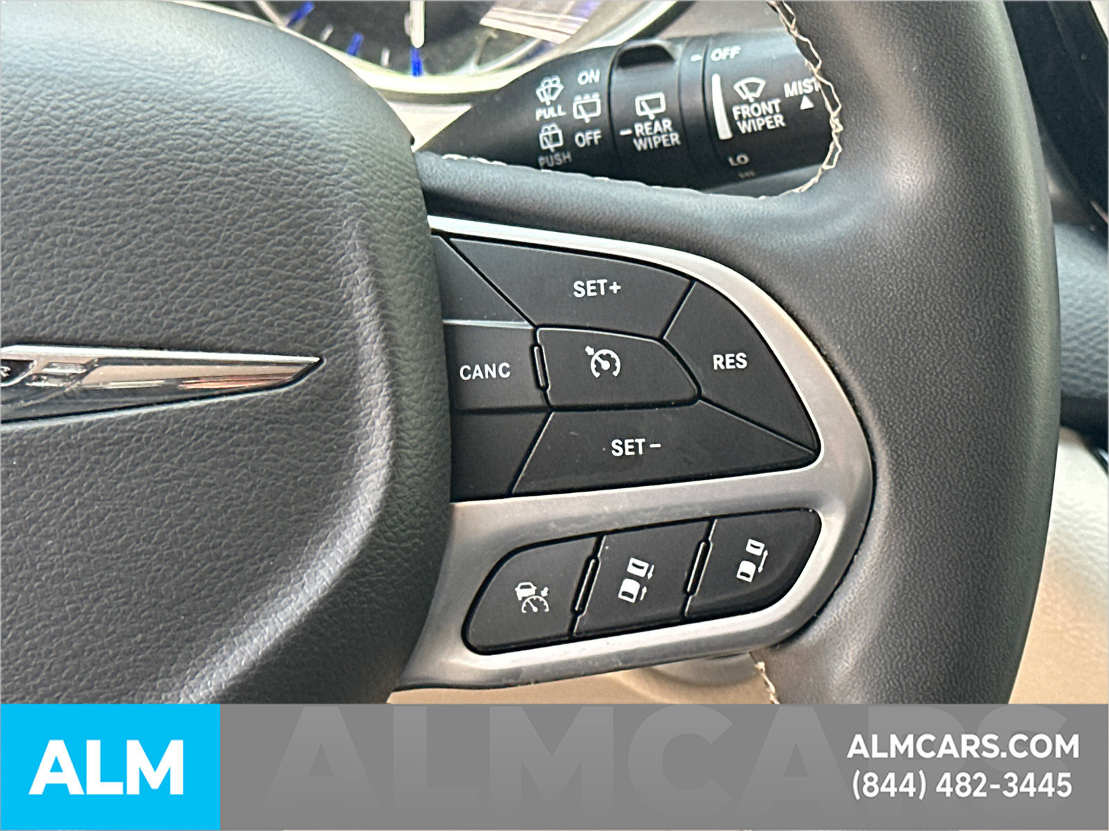 Used 2023 Chrysler Pacifica Touring-L FWD image 30