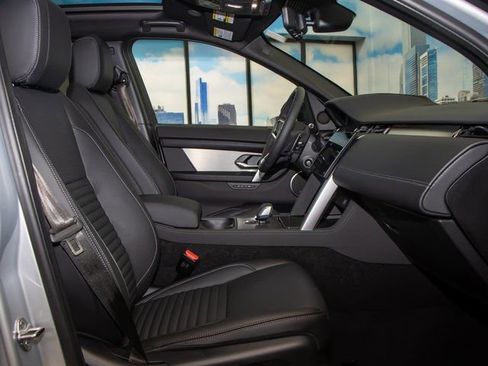 Used 2025 Land Rover Discovery Sport Dynamic SE image 21