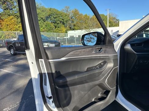 Used 2022 Jeep Grand Cherokee Limited image 33