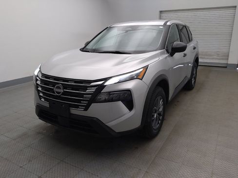 Used 2024 Nissan Rogue S AWD/4WD image 15
