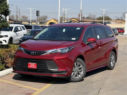 New 2026 Toyota Sienna LE image 2