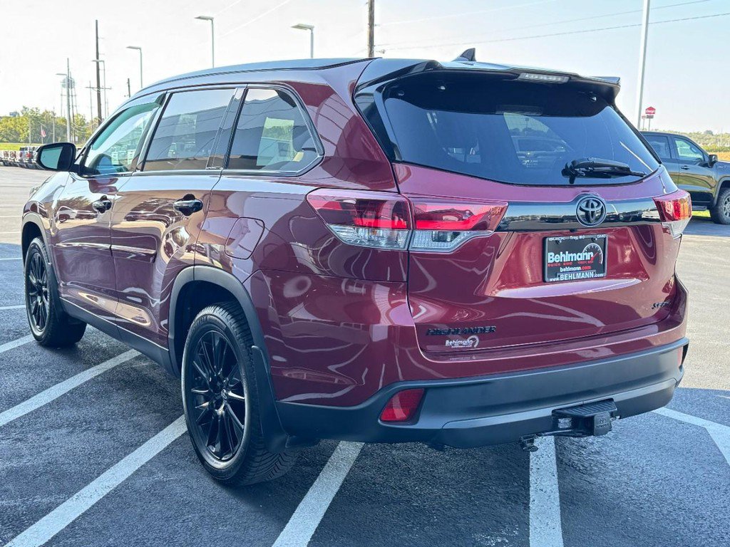Used 2019 Toyota Highlander SE w/ Nightshade Edition AWD/4WD image 8