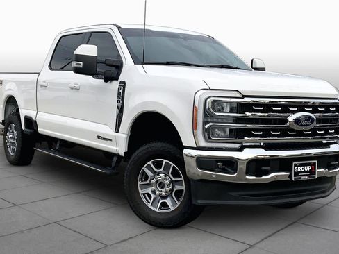 Used 2023 Ford F250 Lariat w/ Lariat Ultimate Package AWD/4WD image 3