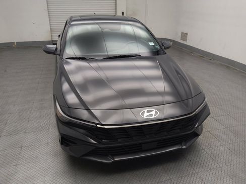 Used 2025 Hyundai Elantra SEL FWD image 14