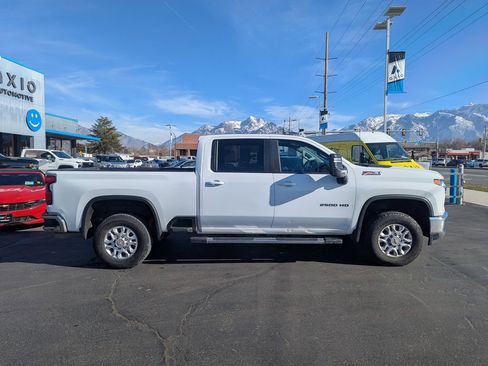 Used 2022 Chevrolet Silverado 2500 LT w/ Convenience Package image 2