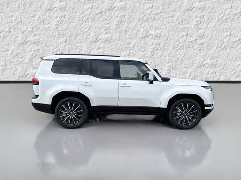 New 2026 Lexus GX 550 w/ Cold Area Package AWD/4WD image 2