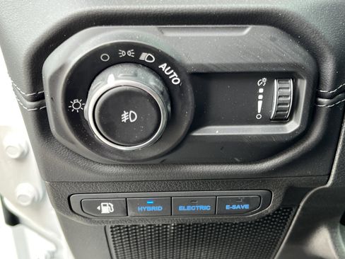 Used 2025 Jeep Wrangler Unlimited Sahara AWD/4WD image 21