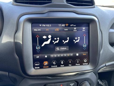Certified 2023 Jeep Renegade Latitude w/ Sun/Sound Group AWD/4WD image 29