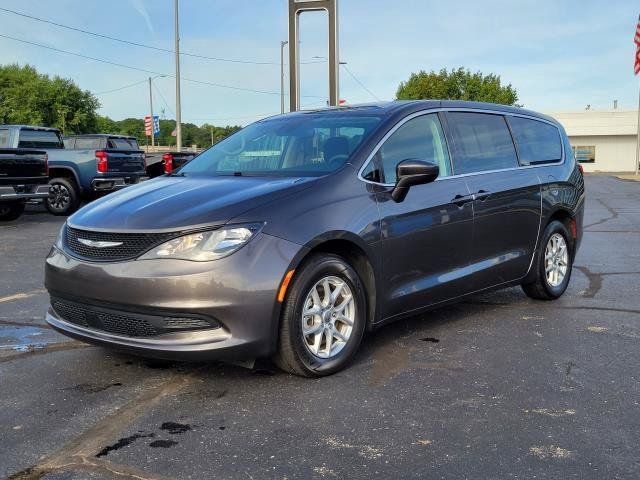 Used 2023 Chrysler Voyager LX FWD image 4