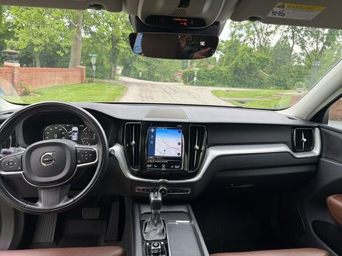 Used 2019 Volvo XC60 T5 Momentum w/ Protection Package Premier AWD/4WD image 29