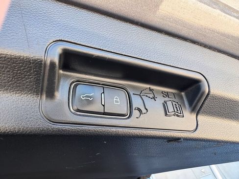 Used 2022 Ford Explorer Limited w/ Limited Technology Package AWD/4WD image 39