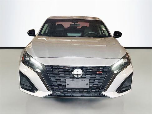 Used 2024 Nissan Altima 2.5 SR w/ SR Premium Package image 2